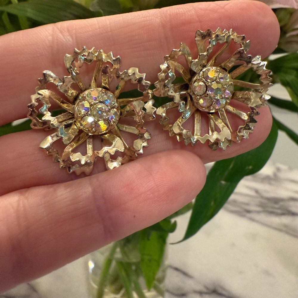 Sarah Coventry AB Crystal Gold Floral Brooch and Earring Set - Picture 3 of 6